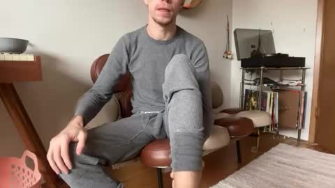 whatthefoot online show from 12-18-25, 09:21