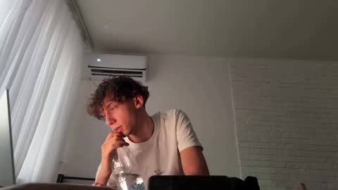 Snapshot of wheremydaydream chatting on 11-23-25, 01:33 Mia Please help me to reach 100 thumps up online show from 11-23-25, 01:33