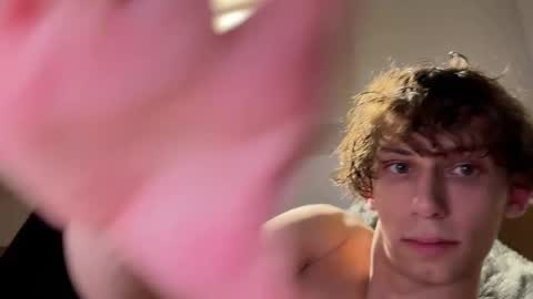 Snapshot of wheremydaydream chatting on 11-25-25, 07:36 Mia Please help me to reach 100 thumps up online show from 11-25-25, 07:36