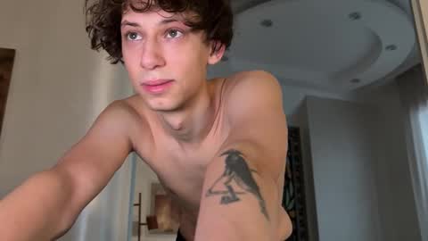 Snapshot of wheremydaydream chatting on 11-26-25, 08:04 Mia Please help me to reach 100 thumps up online show from 11-26-25, 08:04