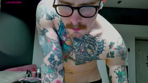 Max online show from 11-30-25, 01:37