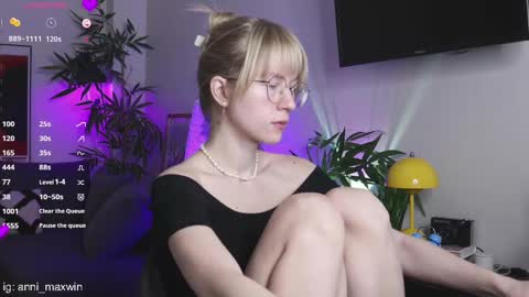 Anita online show from 02-06-25, 01:38