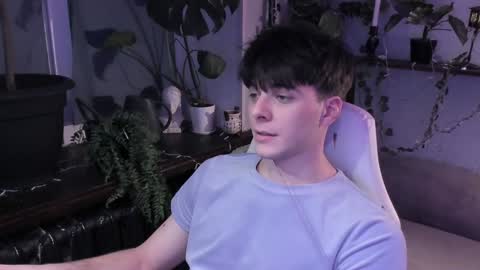 Snapshot of whiteegrimm chatting on 12-09-24, 03:33 Gus online show from 12-09-24, 03:33