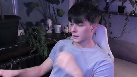 Snapshot of whiteegrimm chatting on 12-09-24, 06:35 Gus online show from 12-09-24, 06:35