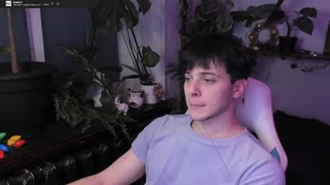 Snapshot of whiteegrimm chatting on 01-10-25, 08:59 Gus online show from 01-10-25, 08:59