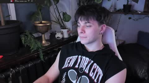 Snapshot of whiteegrimm chatting on 01-21-25, 05:20 Gus online show from 01-21-25, 05:20