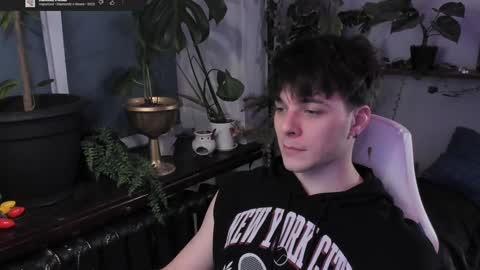 Snapshot of whiteegrimm chatting on 01-22-25, 06:31 Gus online show from 01-22-25, 06:31