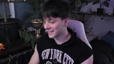 Snapshot of whiteegrimm chatting on 01-23-25, 06:56 Gus online show from 01-23-25, 06:56