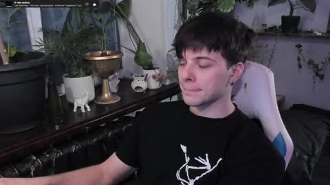 Snapshot of whiteegrimm chatting on 02-04-25, 06:06 Gus online show from 02-04-25, 06:06