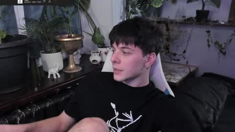 Snapshot of whiteegrimm chatting on 02-04-25, 09:10 Gus online show from 02-04-25, 09:10