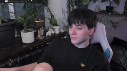 Snapshot of whiteegrimm chatting on 02-09-25, 09:39 Gus online show from 02-09-25, 09:39