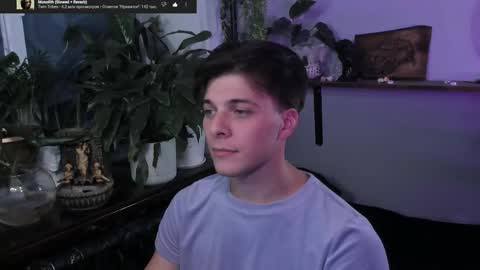 Snapshot of whiteegrimm chatting on 09-19-25, 07:58 Gus online show from 09-19-25, 07:58