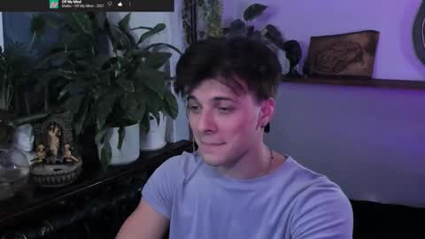 Snapshot of whiteegrimm chatting on 09-22-25, 07:27 Gus online show from 09-22-25, 07:27