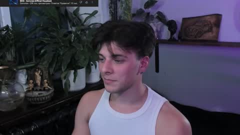 Snapshot of whiteegrimm chatting on 09-24-25, 09:51 Gus online show from 09-24-25, 09:51