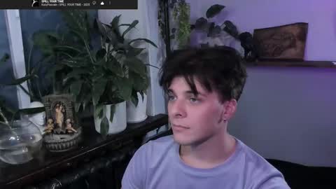 Snapshot of whiteegrimm chatting on 10-03-25, 08:06 Gus online show from 10-03-25, 08:06