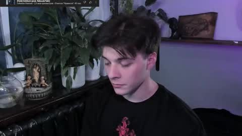 Snapshot of whiteegrimm chatting on 10-05-25, 06:39 Gus online show from 10-05-25, 06:39