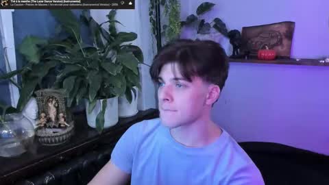 Snapshot of whiteegrimm chatting on 10-15-25, 07:36 Gus online show from 10-15-25, 07:36