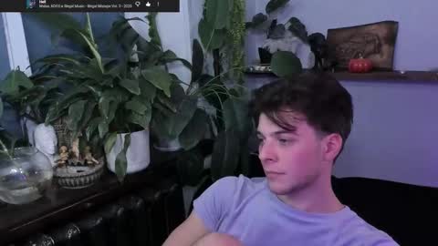 Snapshot of whiteegrimm chatting on 10-24-25, 09:55 Gus online show from 10-24-25, 09:55