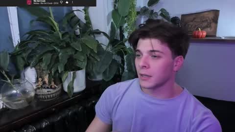 Snapshot of whiteegrimm chatting on 10-26-25, 09:10 Gus online show from 10-26-25, 09:10