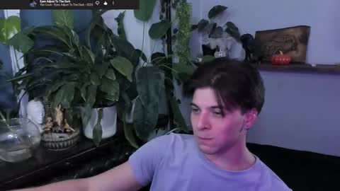 Snapshot of whiteegrimm chatting on 11-11-25, 09:26 Gus online show from 11-11-25, 09:26