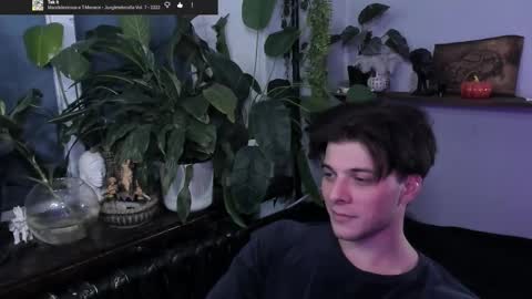 Snapshot of whiteegrimm chatting on 11-12-25, 09:25 Gus online show from 11-12-25, 09:25