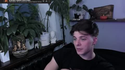 Snapshot of whiteegrimm chatting on 11-21-25, 09:24 Gus online show from 11-21-25, 09:24