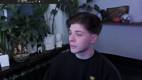 Snapshot of whiteegrimm chatting on 11-26-25, 09:38 Gus online show from 11-26-25, 09:38