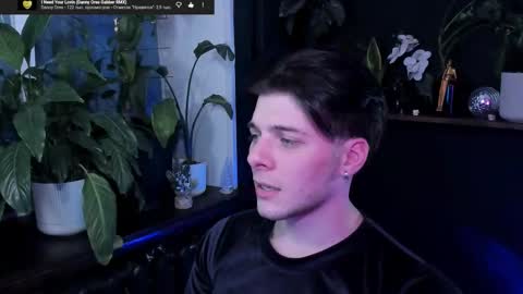 Snapshot of whiteegrimm chatting on 01-10-26, 09:05 Gus online show from 01-10-26, 09:05