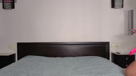 Snapshot of whiteflower_x0 chatting on 09-18-25, 09:44 ASK ME  online show from 09-18-25, 09:44