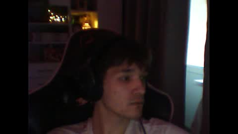 Snapshot of whitekingg chatting on 11-24-25, 12:05 whitekingg online show from 11-24-25, 12:05