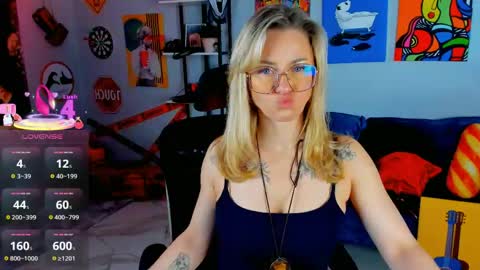 Snapshot of whitneypunnch chatting on 05-08-26, 06:30 whitneypunnch online show from 05-08-26, 06:30