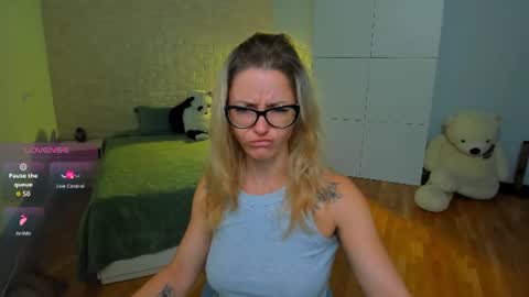 Snapshot of whitneypunnch chatting on 07-01-26, 09:00 whitneypunnch online show from 07-01-26, 09:00
