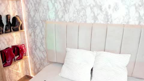 whitneyyfox online show from 09-28-25, 12:27