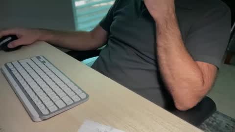 whoisthere_new online show from 10-03-25, 01:19