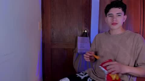 whos_he online show from 12-21-25, 08:16