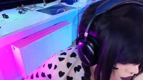 Laura  online show from 03-05-25, 05:07