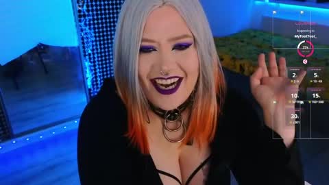 Snapshot of wickedxqueen chatting on 05-04-26, 07:10 Laura online show from 05-04-26, 07:10