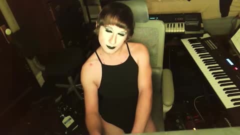 Countess of Hotdogs online show from 12-14-25, 03:34