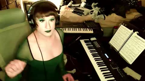 Countess of Hotdogs online show from 12-18-25, 06:30