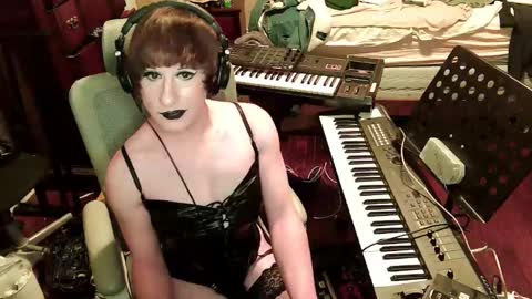 Countess of Hotdogs online show from 01-12-26, 03:23