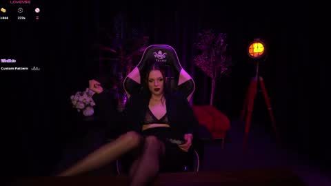 Snapshot of wild_alice_me chatting on 06-13-26, 03:21 Alice online show from 06-13-26, 03:21