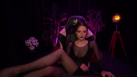 Snapshot of wild_alice_me chatting on 06-24-26, 04:17 Alice online show from 06-24-26, 04:17