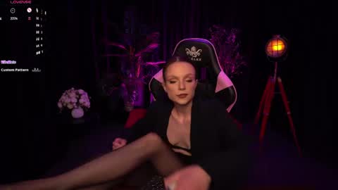 Snapshot of wild_alice_me chatting on 07-18-26, 03:38 Alice online show from 07-18-26, 03:38