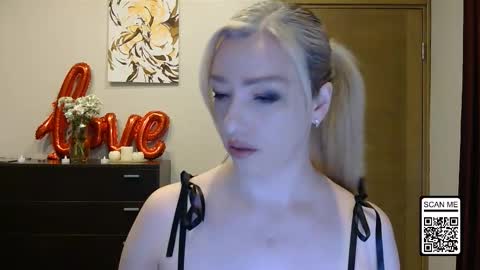 Snapshot of wild_silk_desire chatting on 03-02-26, 04:25 Alina online show from 03-02-26, 04:25