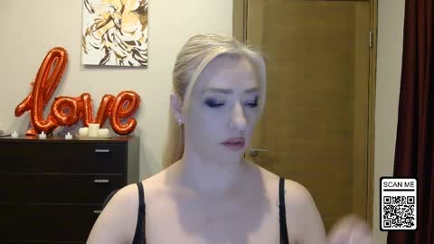 Snapshot of wild_silk_desire chatting on 03-29-26, 05:02 Alina online show from 03-29-26, 05:02