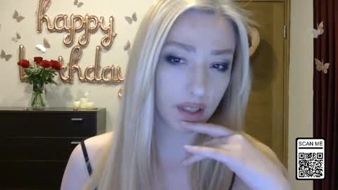 Snapshot of wild_silk_desire chatting on 04-10-26, 05:39 Alina online show from 04-10-26, 05:39