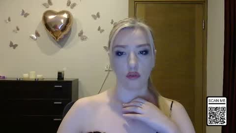 Snapshot of wild_silk_desire chatting on 04-21-26, 06:34 Alina online show from 04-21-26, 06:34