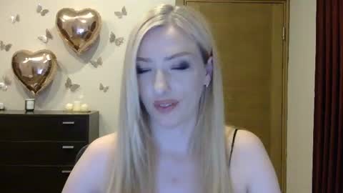 Snapshot of wild_silk_desire chatting on 06-22-26, 04:26 Alina online show from 06-22-26, 04:26