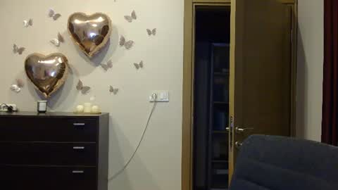 Snapshot of wild_silk_desire chatting on 06-23-26, 05:55 Alina online show from 06-23-26, 05:55
