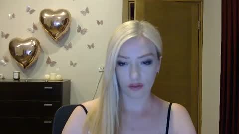 Snapshot of wild_silk_desire chatting on 07-17-26, 05:18 Alina online show from 07-17-26, 05:18